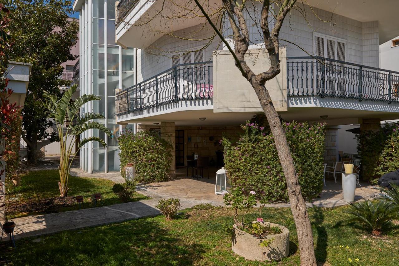 Il Giardino Di Flora Con Piscina Otel Lecce Dış mekan fotoğraf